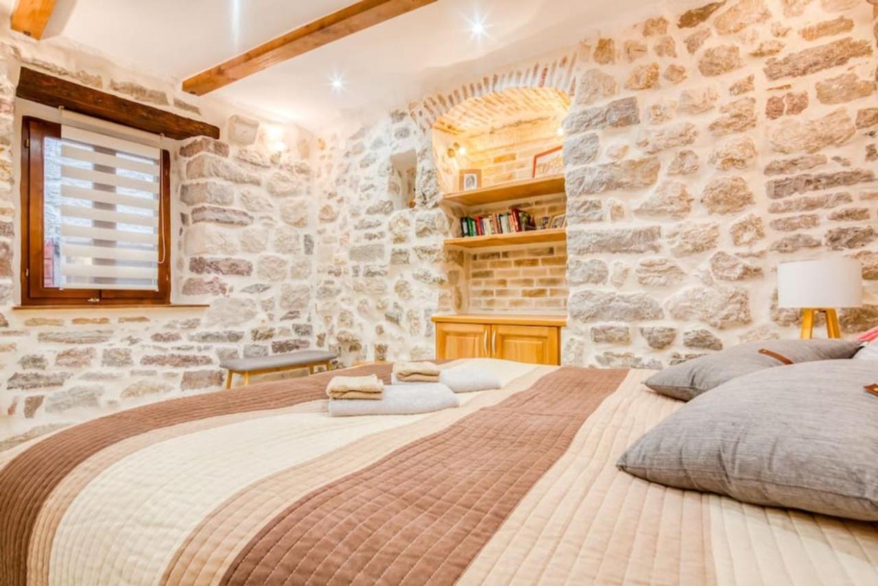 Apartment Bagus - Cozy Boutique Old Town With Seaview Terrace Kotor